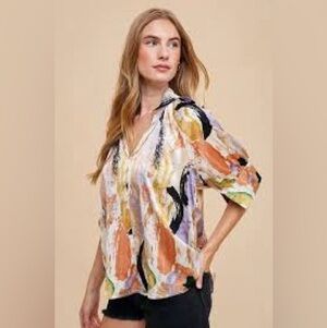 Annie Wear Multi Color Printed V-Neck Open Woven Blouse Top.